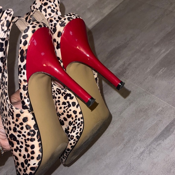 Betsey Johnson Leopard Print Heels - Picture 12 of 12